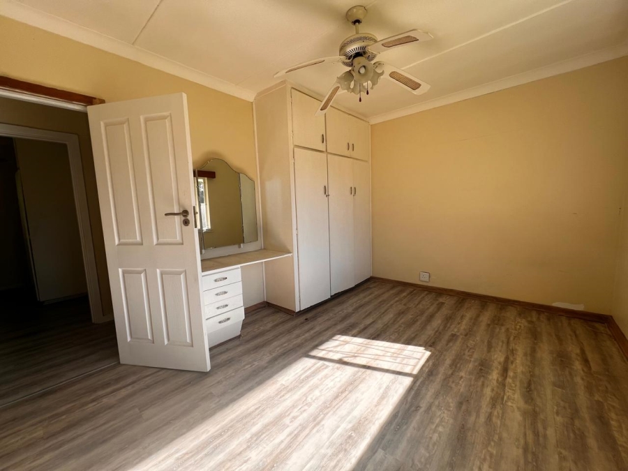 To Let 4 Bedroom Property for Rent in Beacon Bay Eastern Cape
